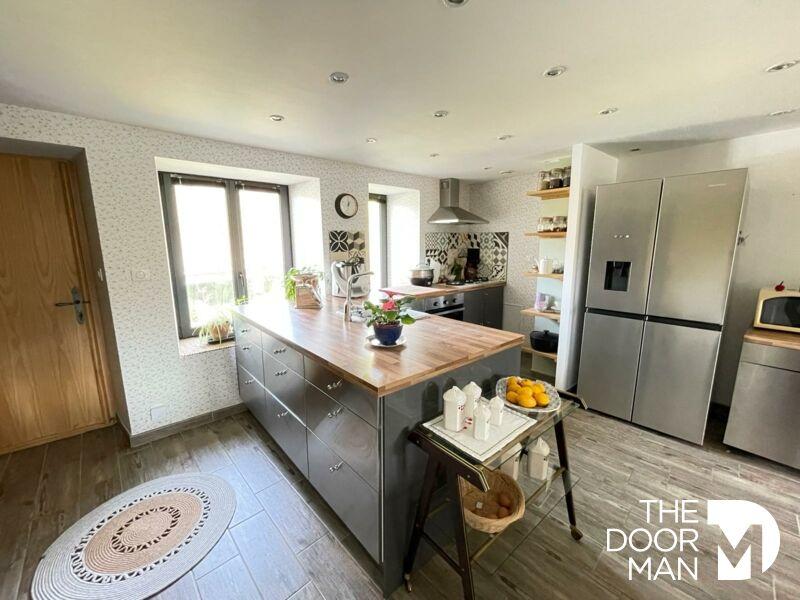 Propriété - 104 m² - 8 pièces