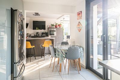 Maison - 136 m² - 6 pièces