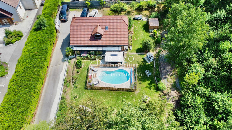 Maison - 180 m² - 6 pièces