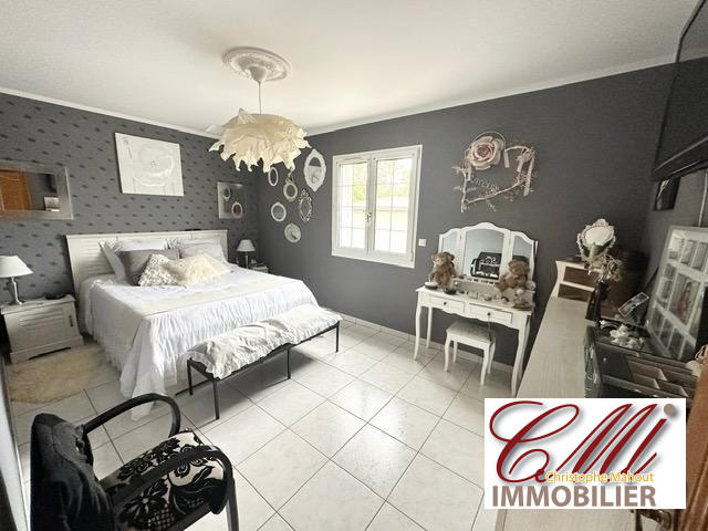 Maison - 385 m² - 11 pièces