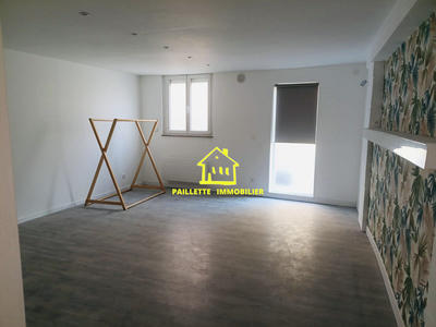 Loft - 65 m² - 2 pièces