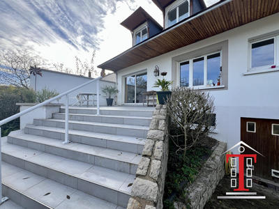 Maison - 180 m² - 7 pièces