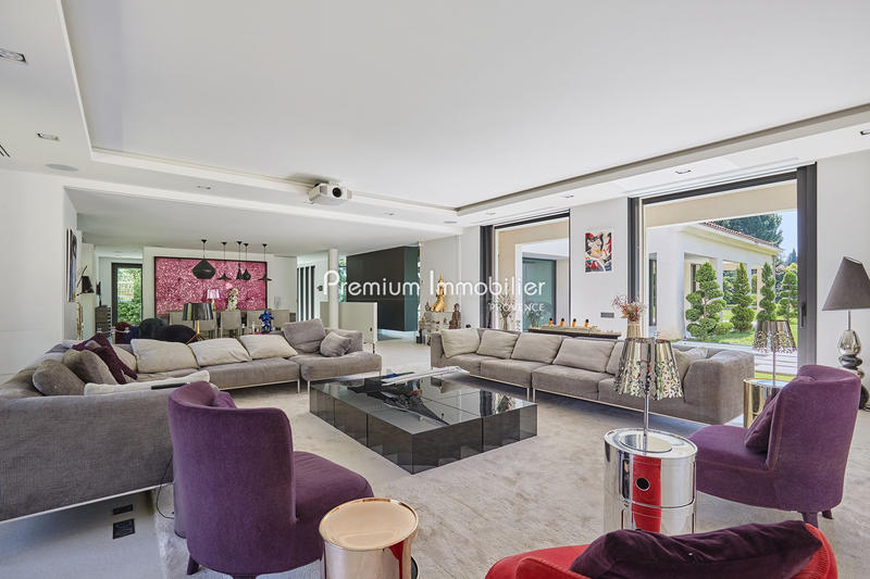 Maison contemporaine - 650 m² - 15 pièces