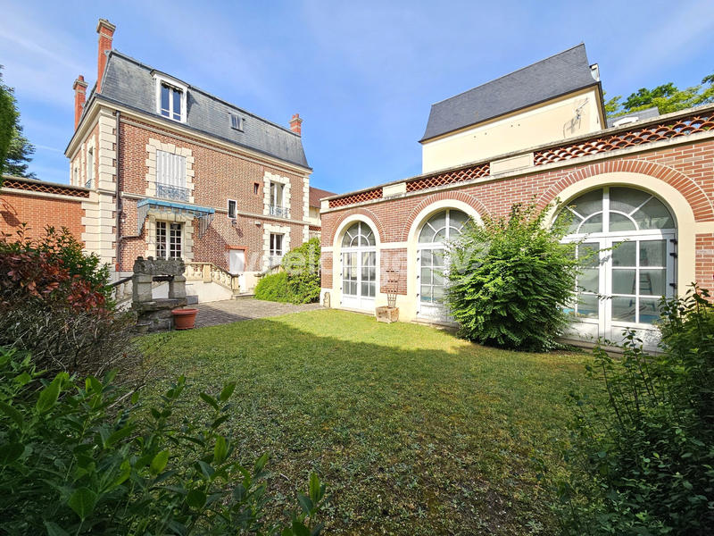 Maison - 250 m² - 10 pièces