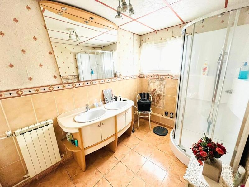 Maison - 140 m² - 5 pièces