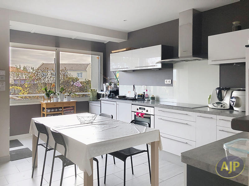 Maison - 127 m² - 8 pièces