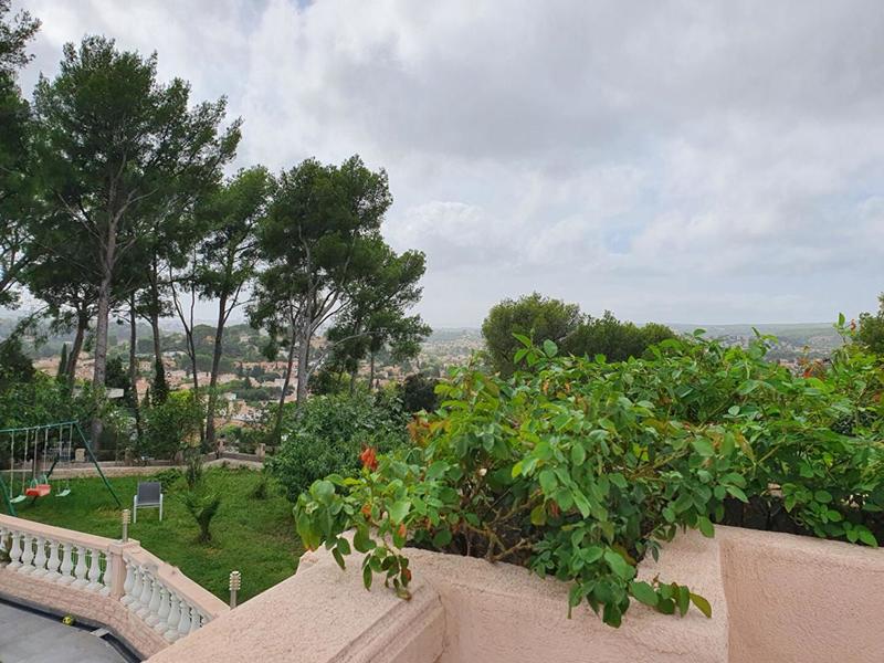 Demeure - 252 m² - 6 pièces