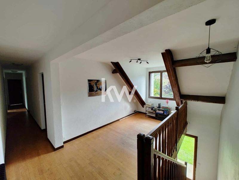 Maison - 221 m² - 7 pièces