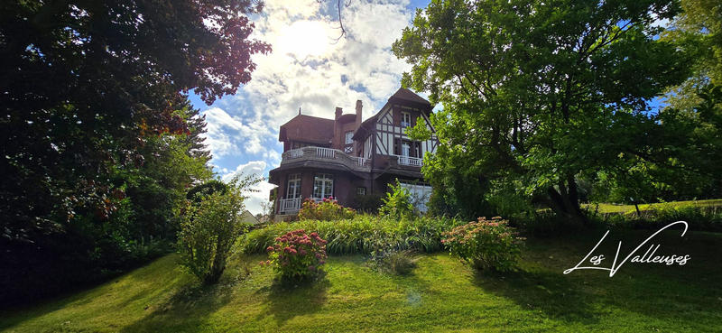 Maison - 308 m² - 8 pièces