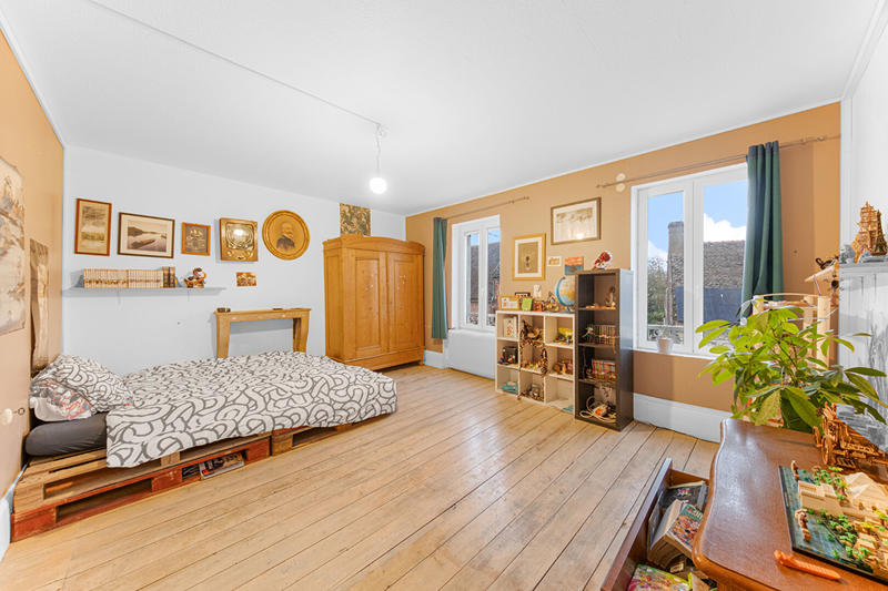 Maison - 235 m² - 9 pièces