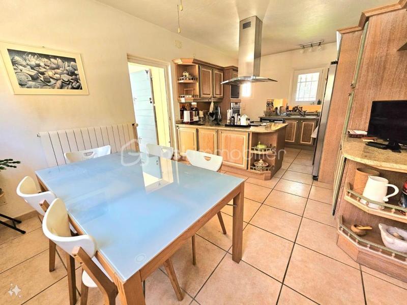 Maison - 210 m² - 6 pièces