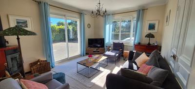 Maison - 230 m² - 8 pièces