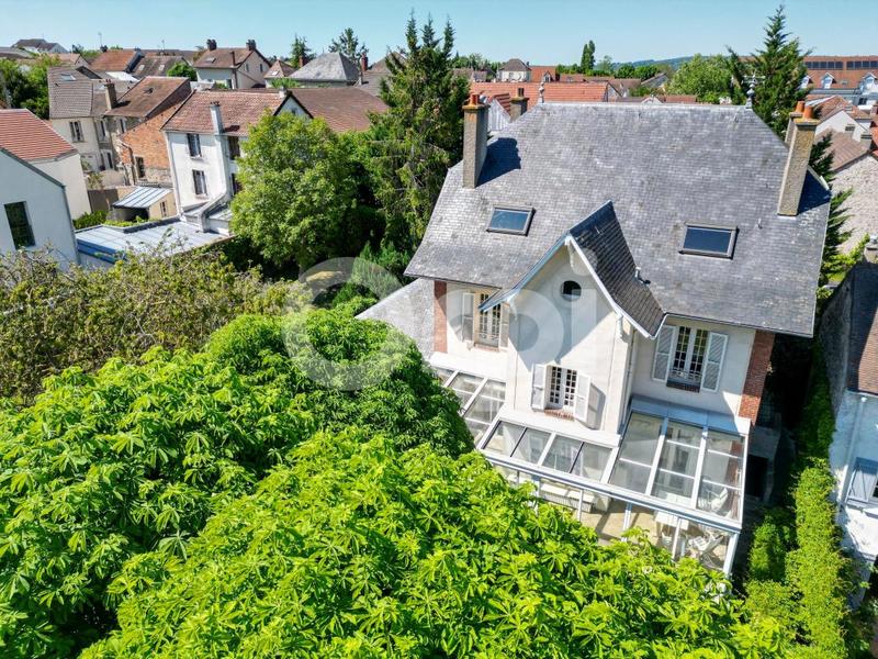 Maison de maîtres - 230 m² - 9 pièces