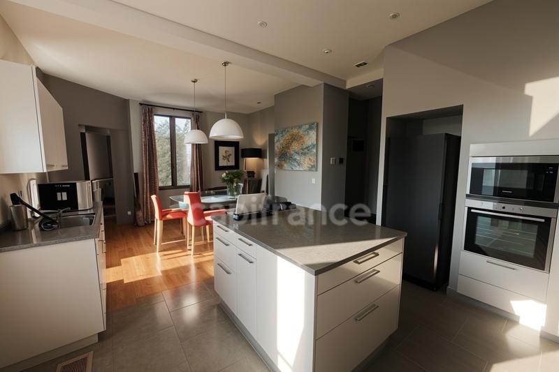 Maison - 272 m² - 10 pièces