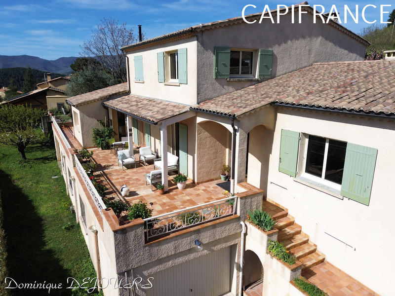 Maison - 250 m² - 8 pièces