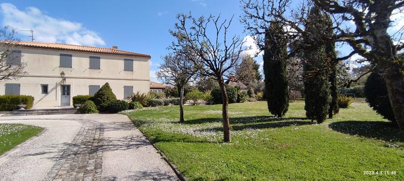 Maison - 300 m² - 9 pièces