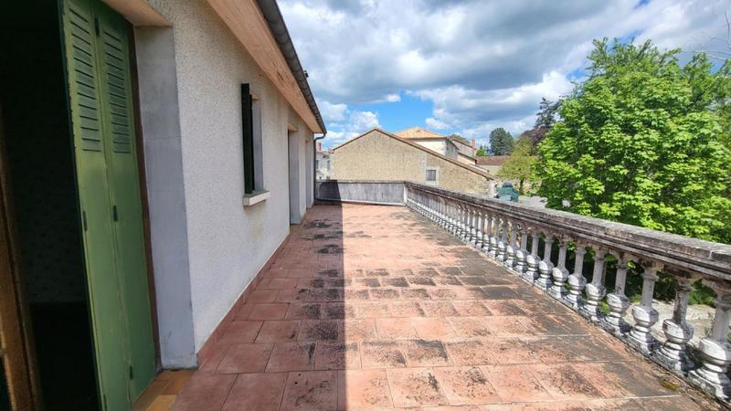 Maison - 200 m² - 8 pièces