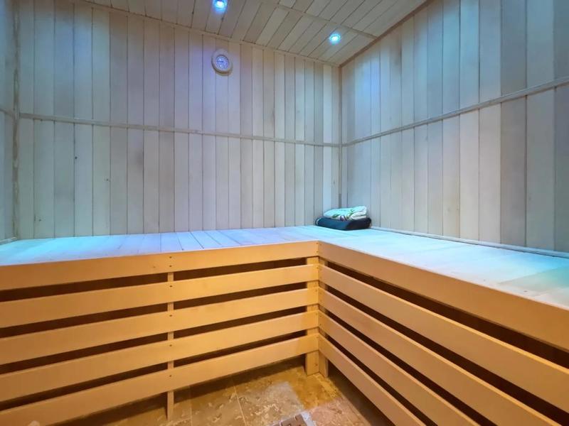 Maison - 241 m² - 8 pièces