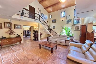 Maison - 450 m² - 10 pièces