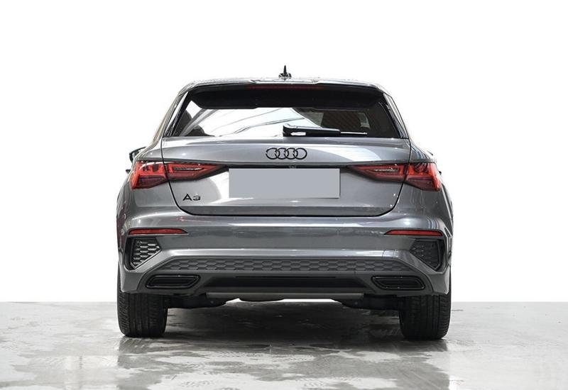 Audi A3 sportback 40 TFSIe 204 s-Line Hybride Rechargeable / Toit Ouvrant Matrix Led Sieges Alcantara B&amp;O