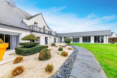 Maison - 305 m² - 8 pièces