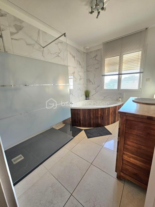 Maison - 230 m² - 7 pièces