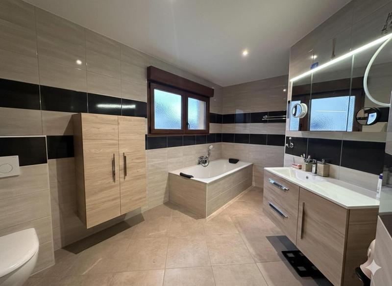 Maison - 228 m² - 6 pièces