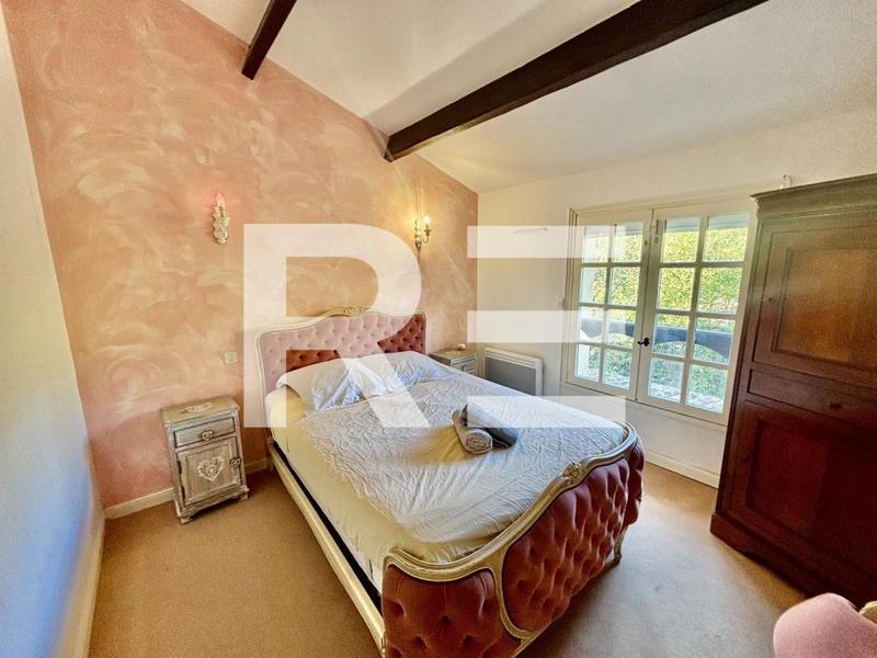 Maison - 205 m² - 7 pièces