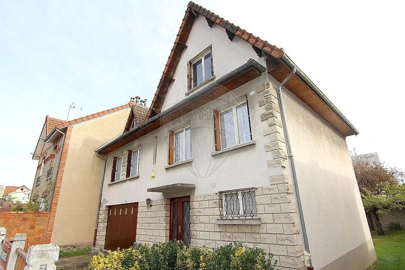 Maison - 155 m² - 10 pièces