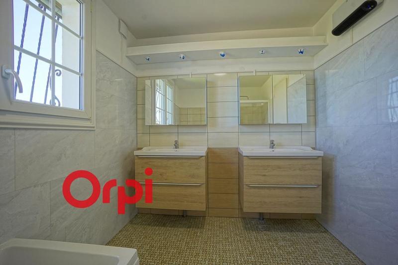 Maison - 225 m² - 7 pièces