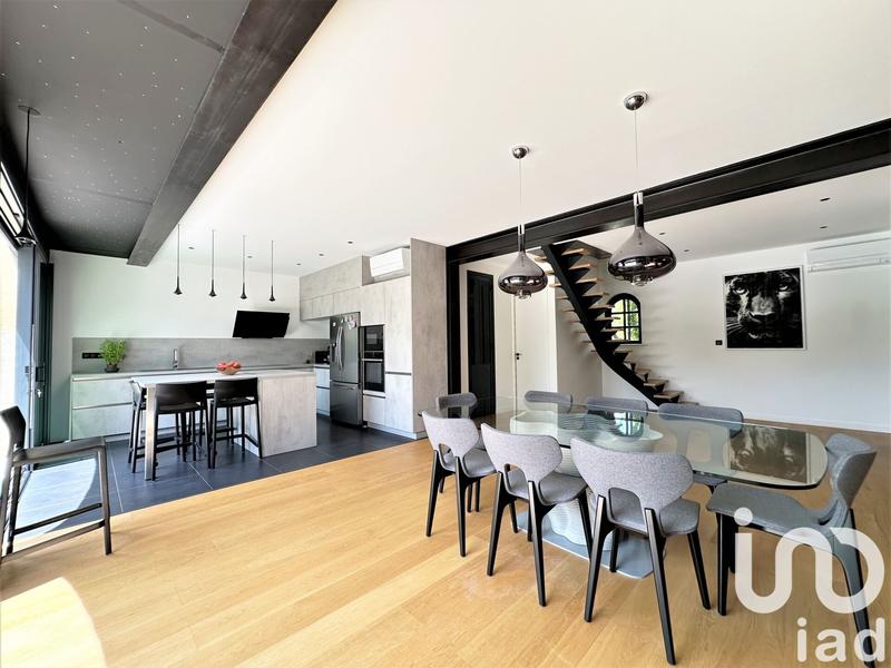 Maison - 280 m² - 8 pièces