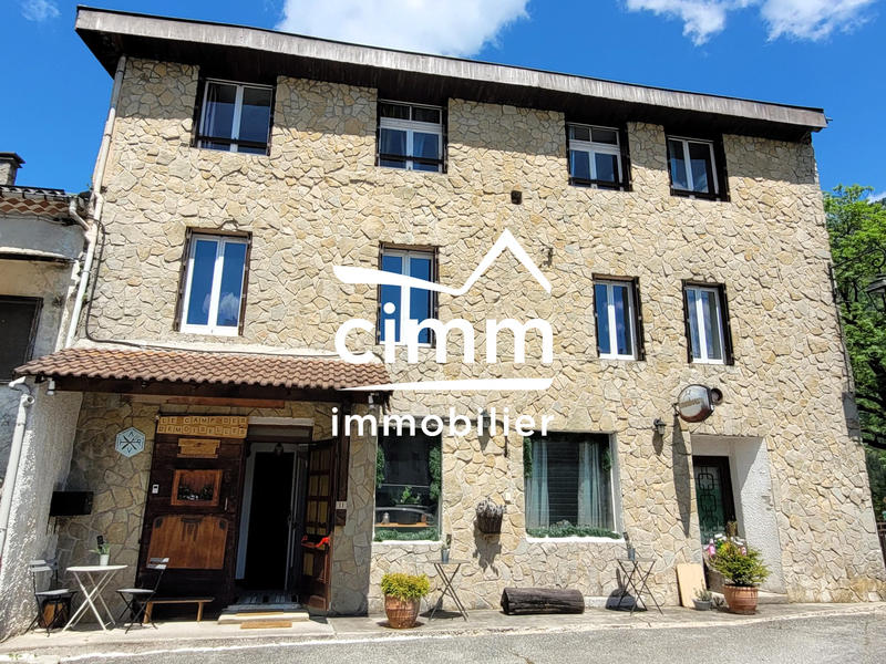 Maison ancienne - 354 m² - 8 pièces