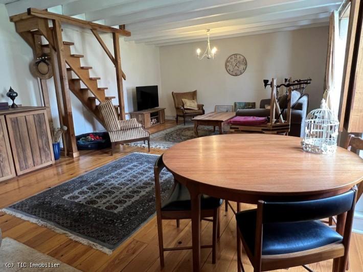 Maison - 270 m² - 11 pièces