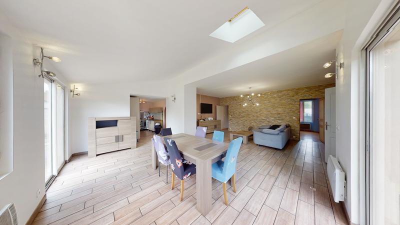 Maison - 214 m² - 7 pièces