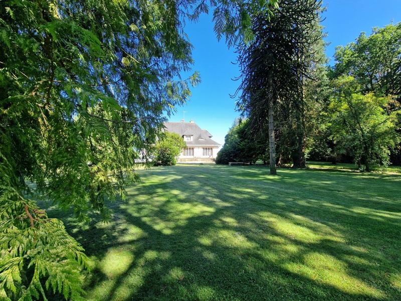 Maison - 230 m² - 9 pièces