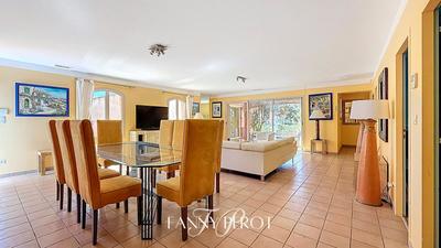 Maison - 145 m² - 5 pièces