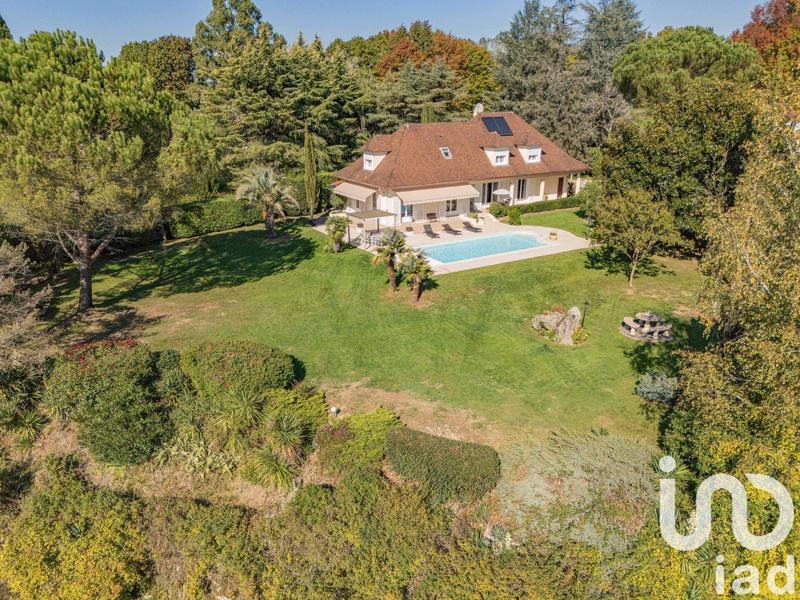 Maison - 230 m² - 7 pièces