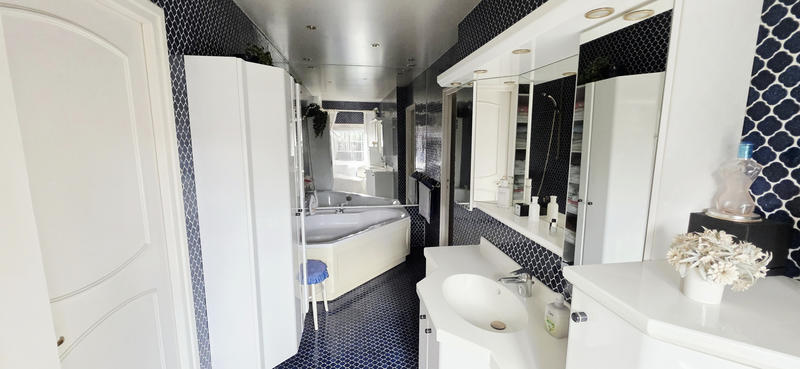 Maison - 216 m² - 8 pièces