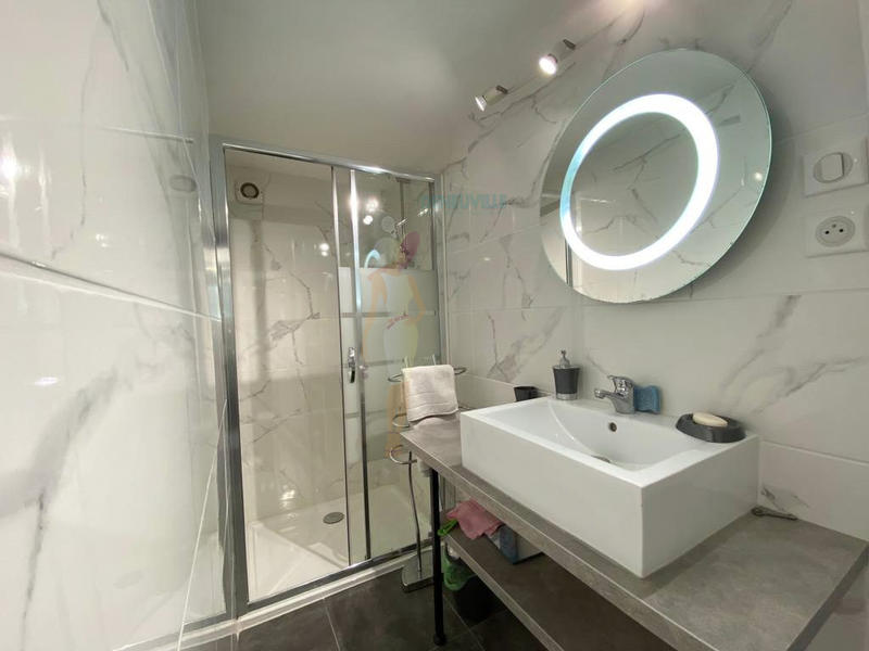 Villa - 185 m² - 6 pièces