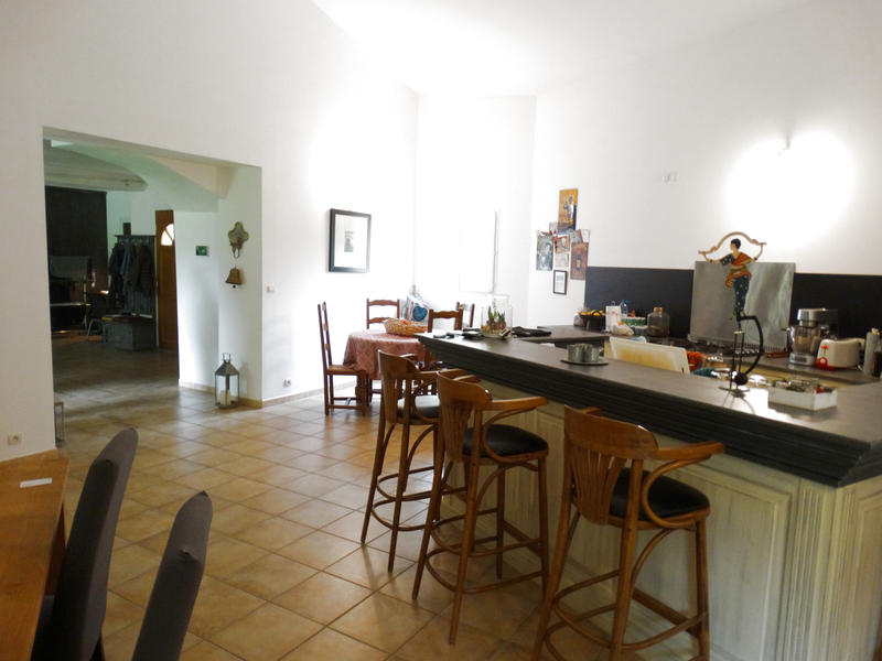 Fonds de commerce - Magasins - 258 m²