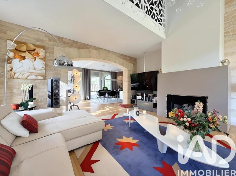 Maison - 217 m² - 8 pièces