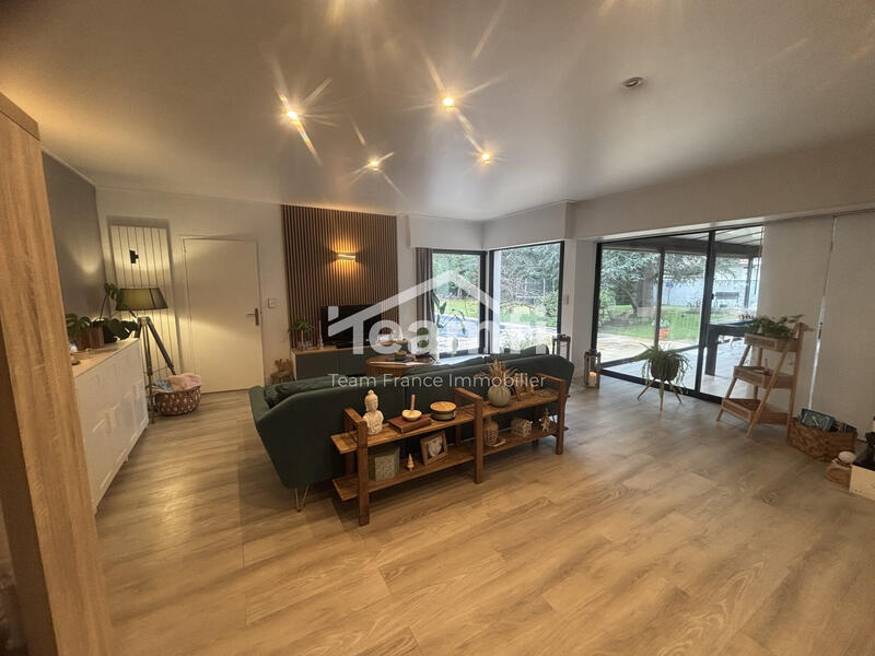 Maison - 255 m² - 7 pièces