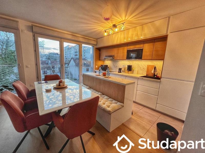 Chambre - 10 m² - 1 pièce