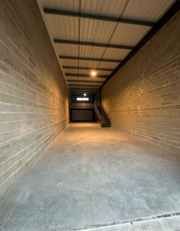 Local d'activité / Entrepôt - 174 m²