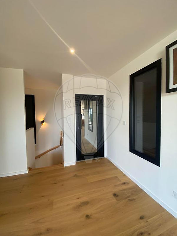 Maison - 216 m² - 6 pièces