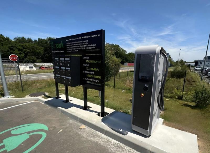 Local d'activité / Entrepôt - 312 m² - 4 pièces