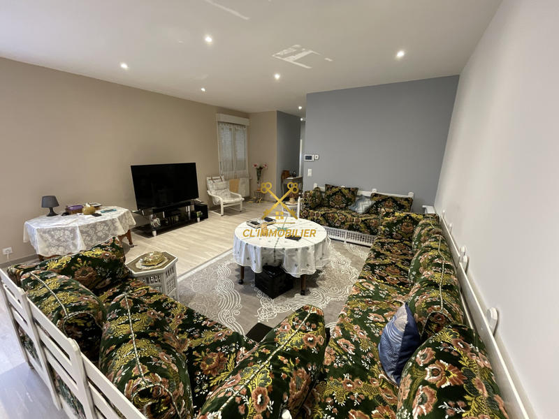 Maison - 220 m² - 7 pièces