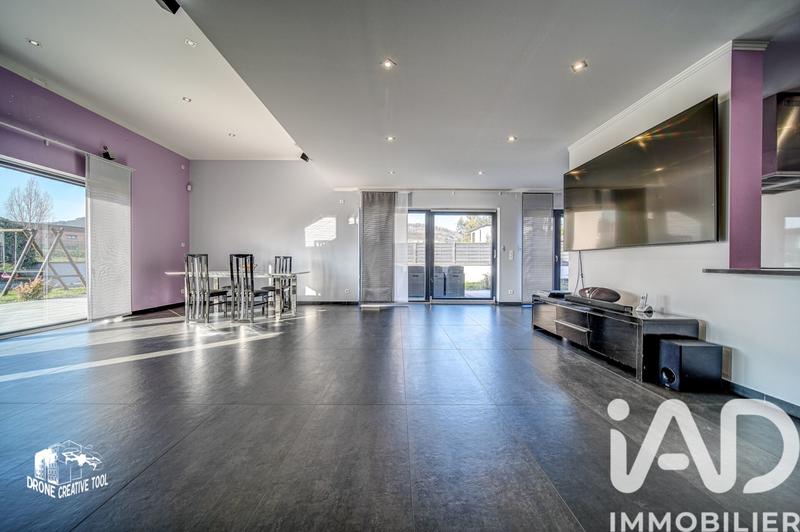 Maison - 230 m² - 6 pièces