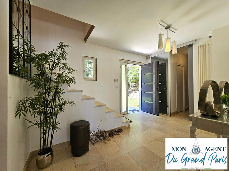 Maison - 250 m² - 8 pièces