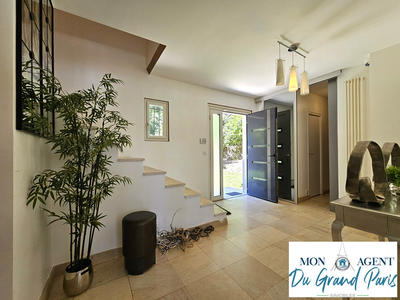 Maison - 250 m² - 8 pièces